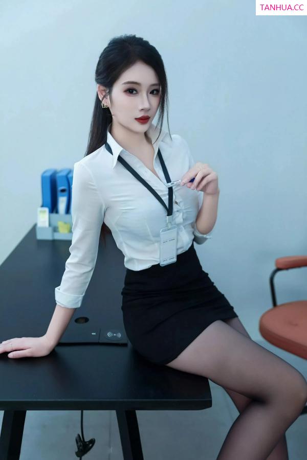   [XiuRen]高清写真图 2025.06.13 No.10406 南乔 职业套装第7张图片